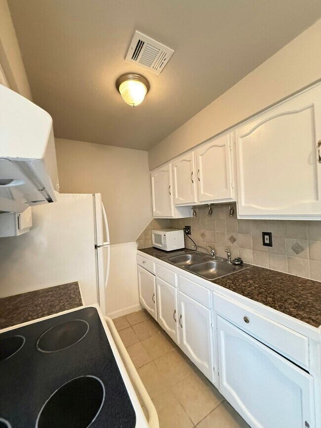 Photo - 1690 Hofheinz St