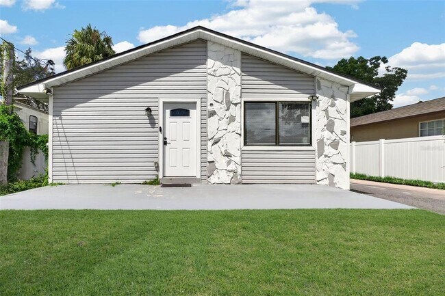 8114 N Edison Ave