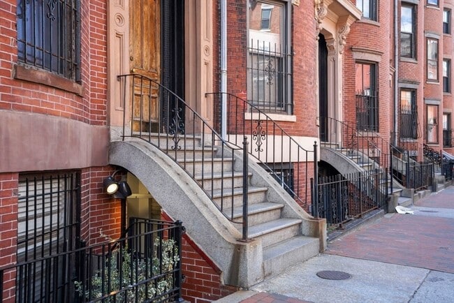 Photo - 685 Massachusetts Ave Unit B