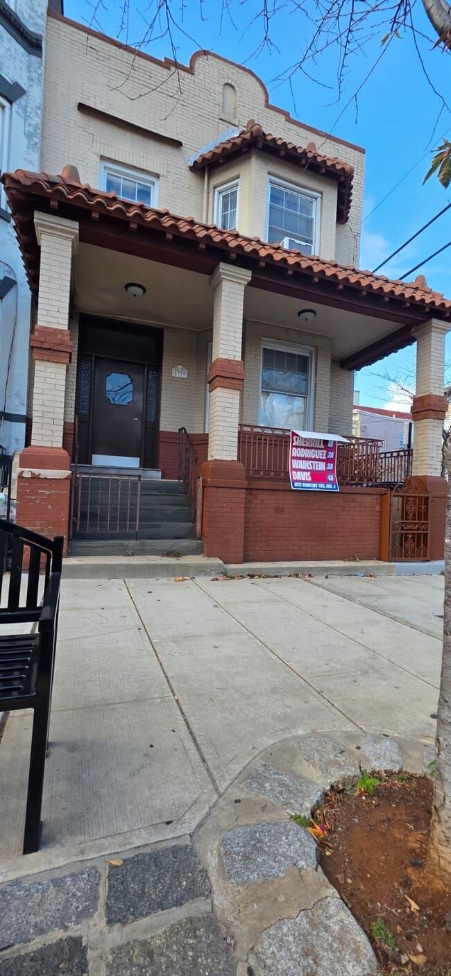 Building Photo - 1715 Palisade Ave Unit 3