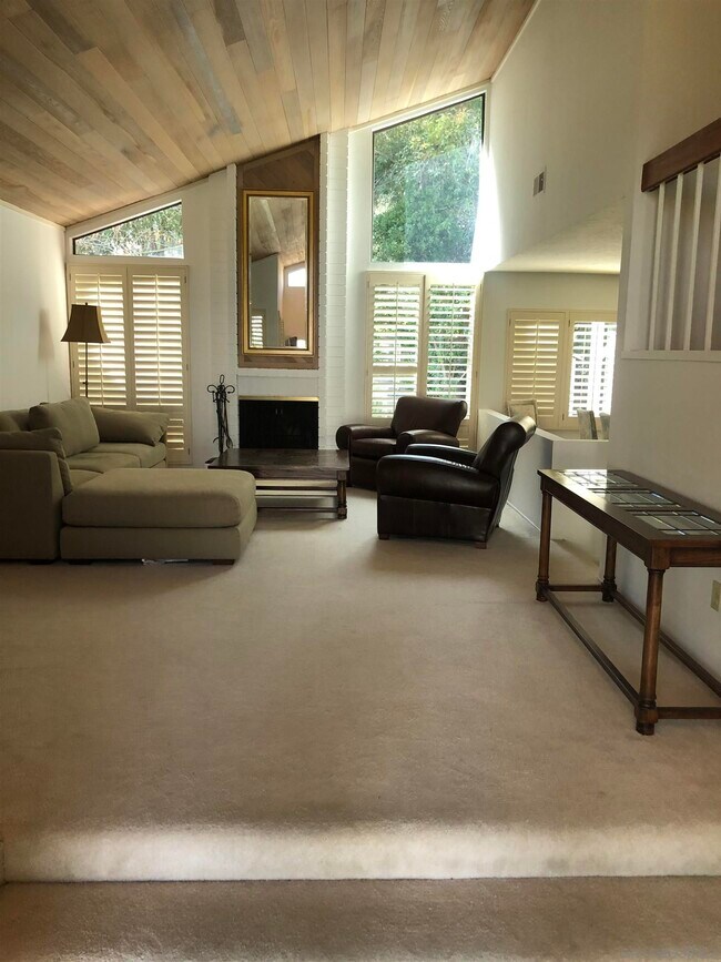 Photo - 8998 Montrose Way