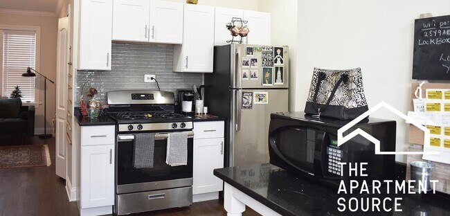 Building Photo - 3819 N Greenview Ave