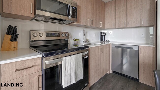 Photo - 1025 E 25th St Unidad 604