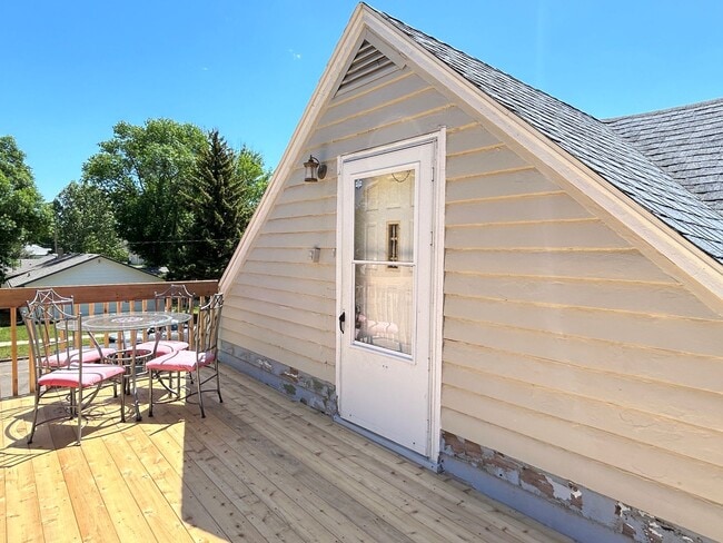 Building Photo - 4 5th St W Unit C