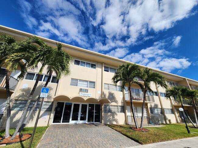 Photo - 1400 NE 169th St