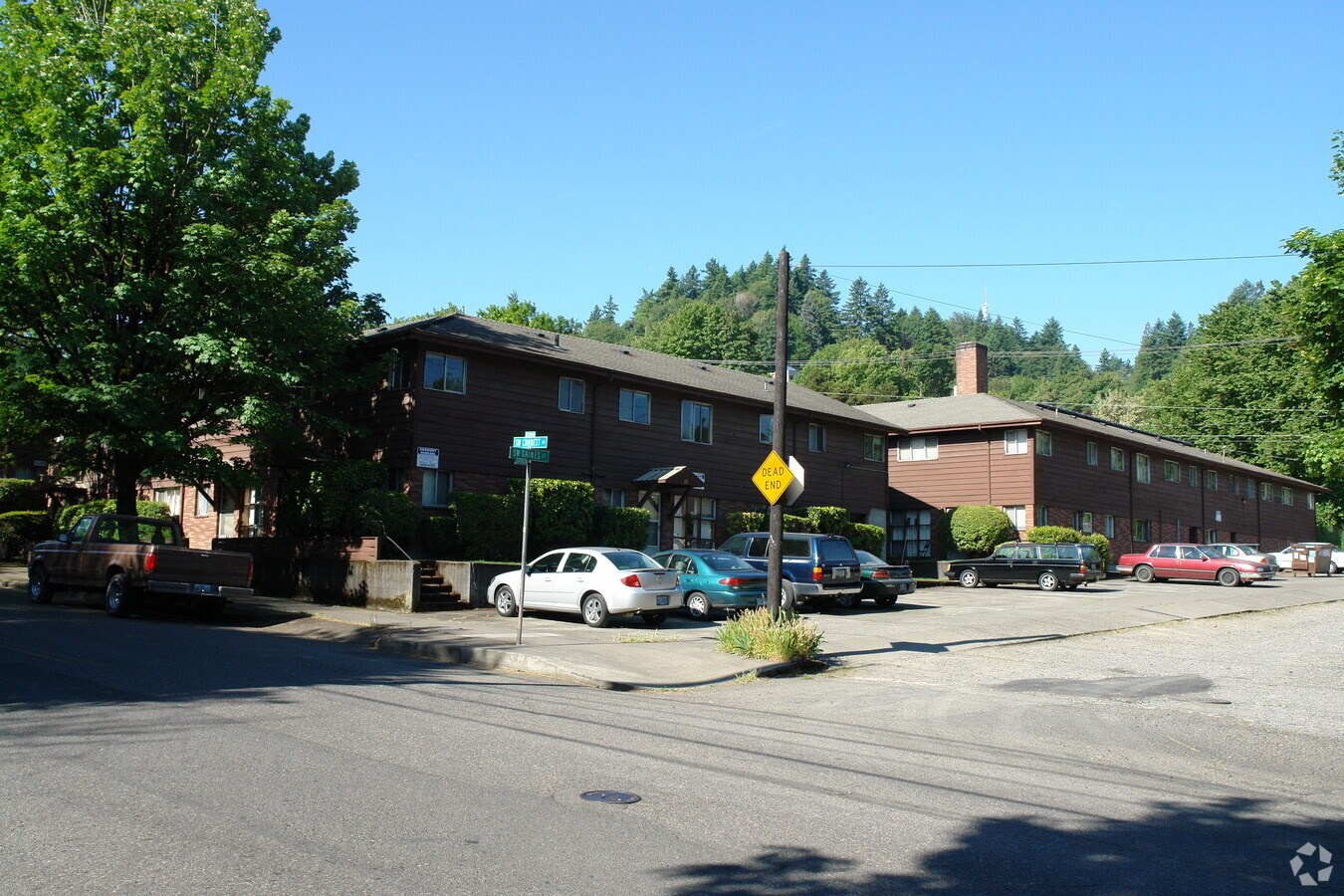 Redwood Park - Redwood Park Apartments