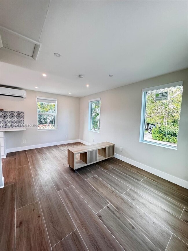 Photo - 2855 Royal Palm Ave Unit 6