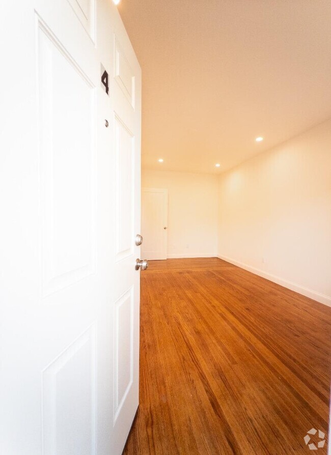 Building Photo - 410 Spruce Ave Rental