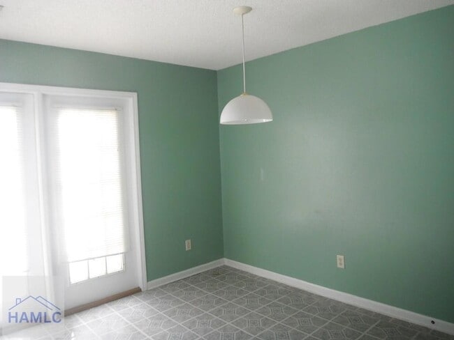 Photo - 1100-8A Pineland Ave