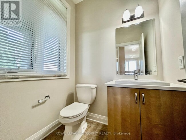 Photo - 798 Carnelian Cres