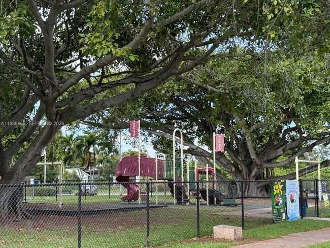 Photo - 610 NE 2nd St Unidad 205