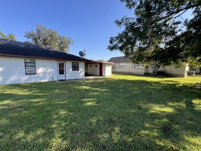 Photo - Charming 2 Bedroom Duplex on Sunshine Rd