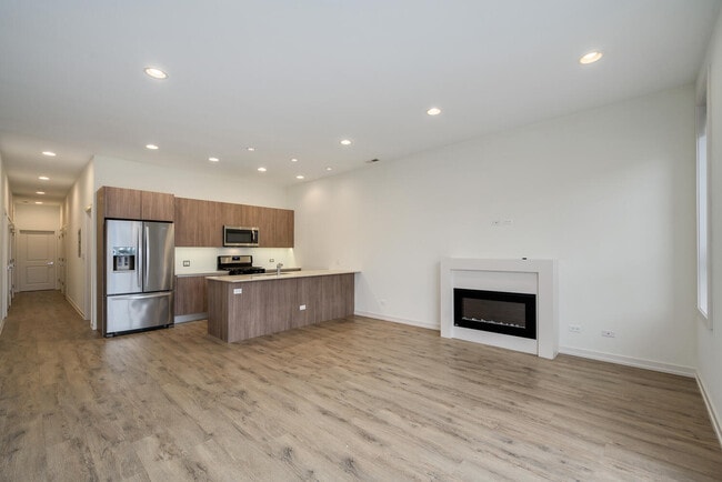 Photo - 4119 N Narragansett Ave Unidad 101