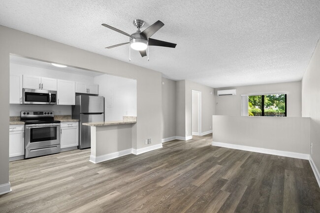 Photo - Jacaranda Club