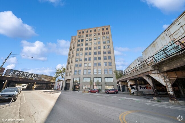 Building Photo - 1550 S Blue Island Ave Rental