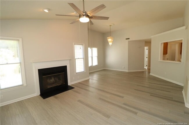 Building Photo - 310 Riverwalk Cir Rental