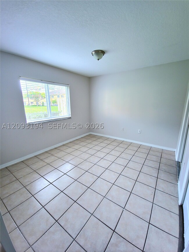 3398 NE 9th Dr Unit 102