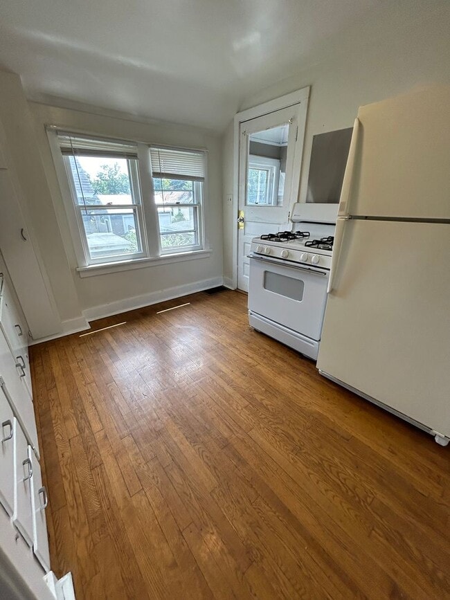 Photo - MJ - 01 - West Ave Unit 1236 (upper)