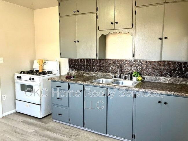 Photo - 137 SE 1st St