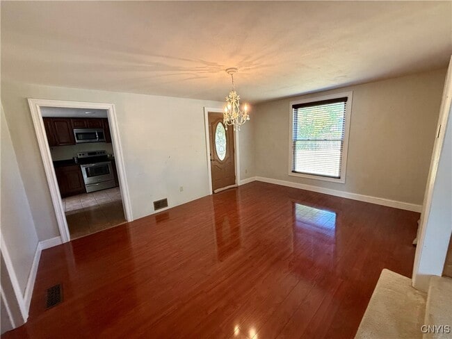 Photo - 379 Pawling St