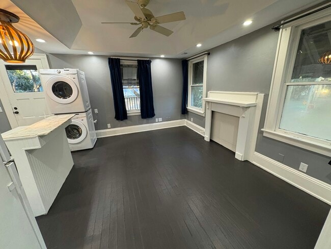 Photo - 537 E 37th St Townhome