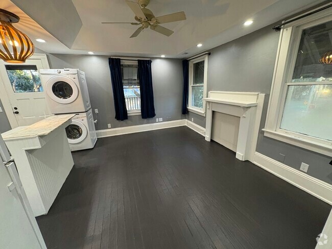 Building Photo - 537 E 37th St Rental