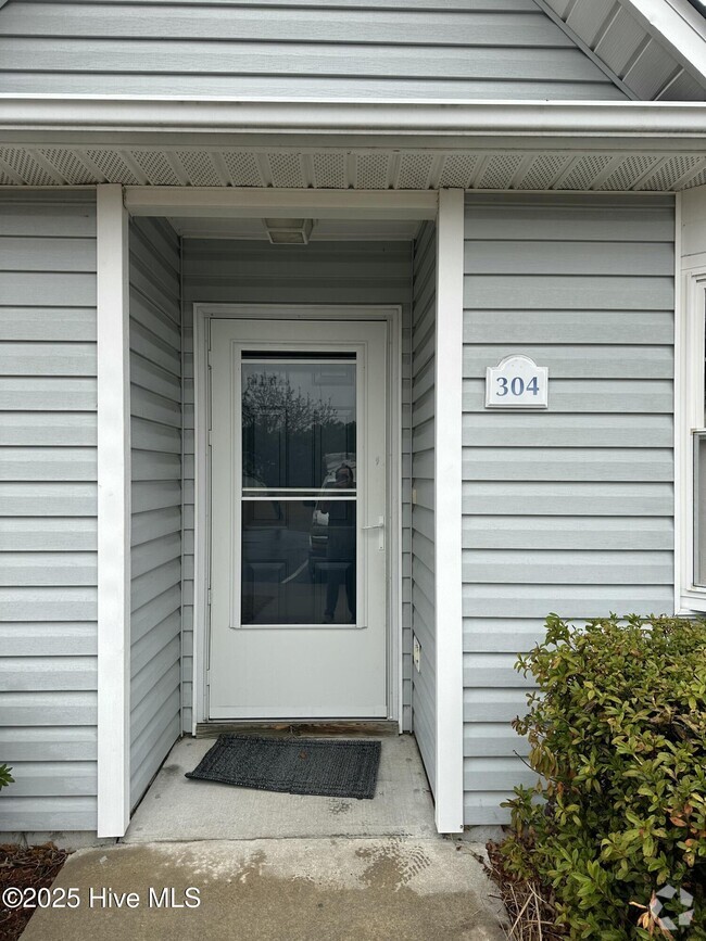 Building Photo - 304 Courtyard W Rental