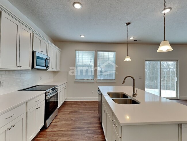 Photo - 886 Castor Dr
