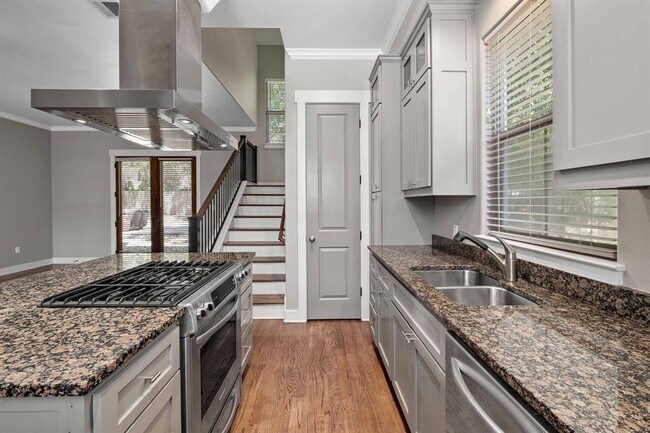 Photo - 2309 Longview St