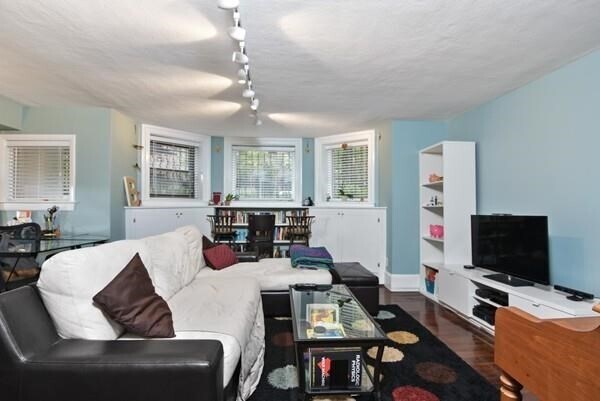 Photo - 242 Beacon St Unidad 1