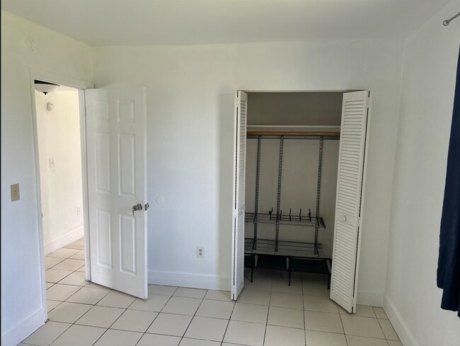 Photo - 2412 NW 19th Ave Unidad 2