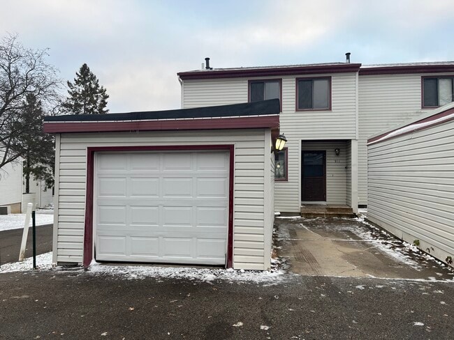 Building Photo - 911 40th St NW