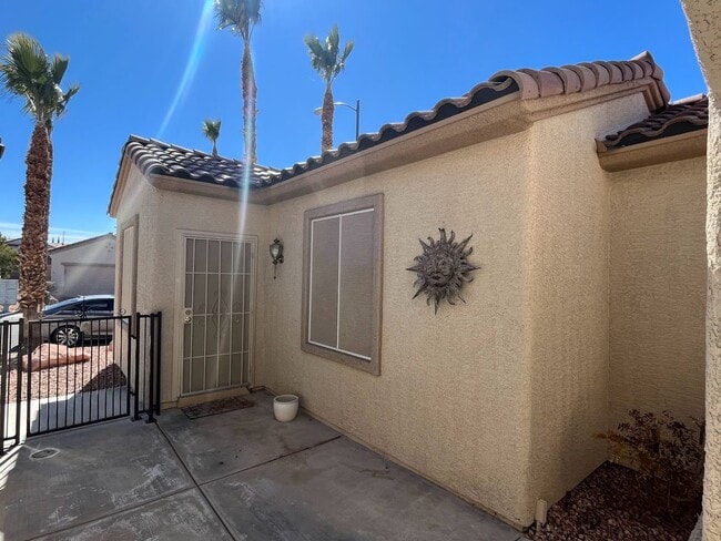 Photo - Stunning 3 bedroom 3 bath with Guest House in Sun City Anthem for 55+!