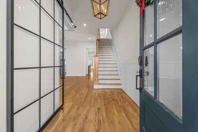 Photo - 726 E 28th St