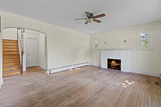 Photo - 4610 Calvert Rd