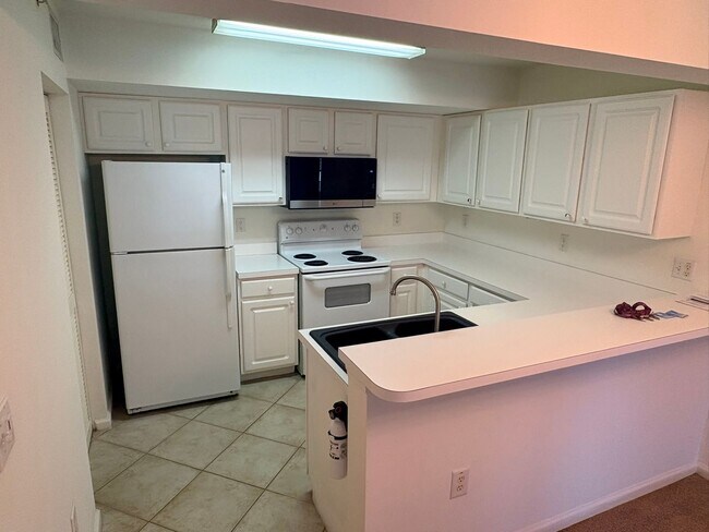 Photo - *NOW AVAILABLE* 3/2 Condo in Fort Myers