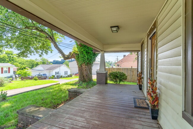 Photo - 1811 Fleming St