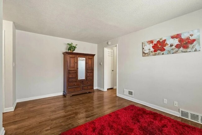 Plaza Hill Manor Apartments