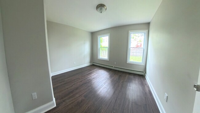 Photo - 144 Inslee Pl