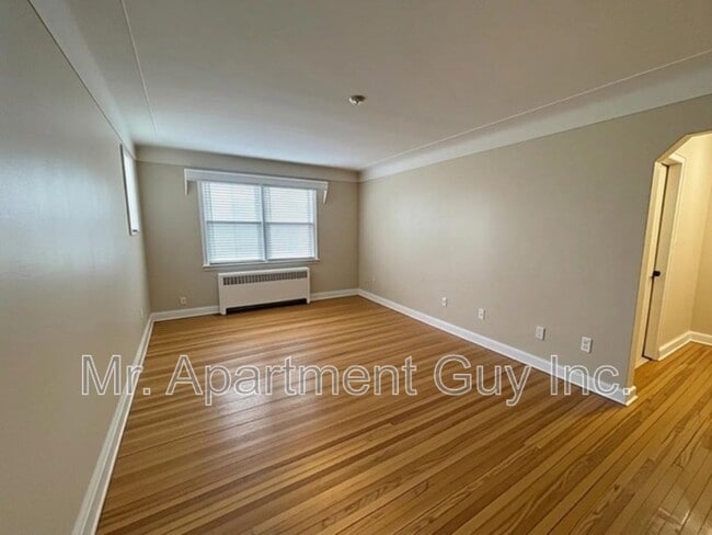 Building Photo - 16 Kingsway Dr Unit 1