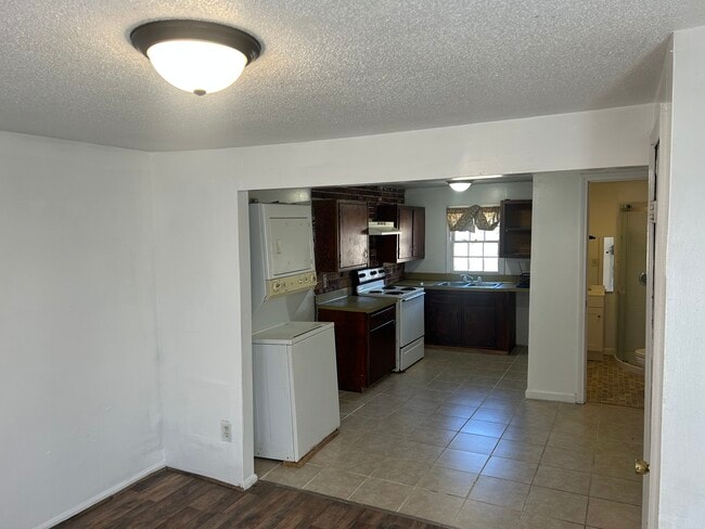 Photo - 520 Buckley St