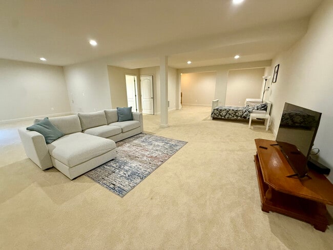 Photo - 43100 Barnstead Dr