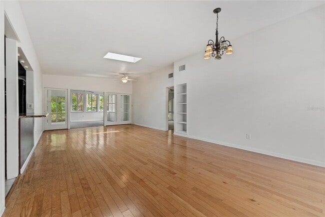 Photo - 2115 Sycamore Dr