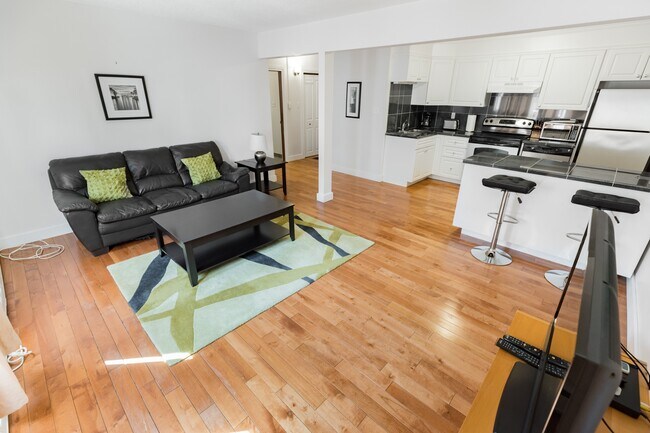 Building Photo - 2151 Hamilton St Unit 19