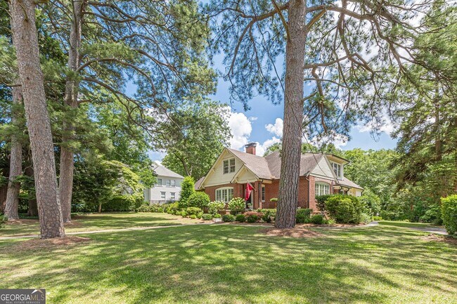 Photo - 1878 Cambridge Ave