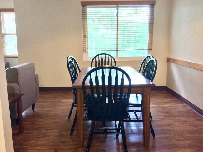 Photo - Ravenwood Apartments