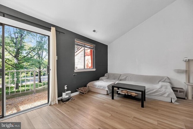 Photo - 203 CYPRESS Cir