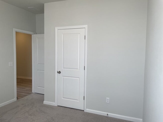 Photo - 239 W Bradford Pointe Dr