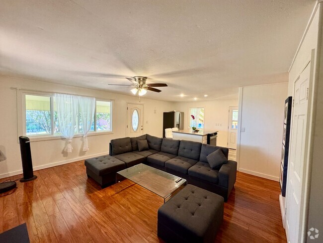 Building Photo - Optimal Location in the Heart of Paia Town... Rental