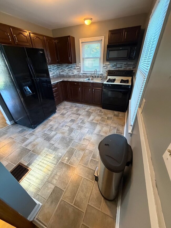 Photo - 3200 Edgewood Dr